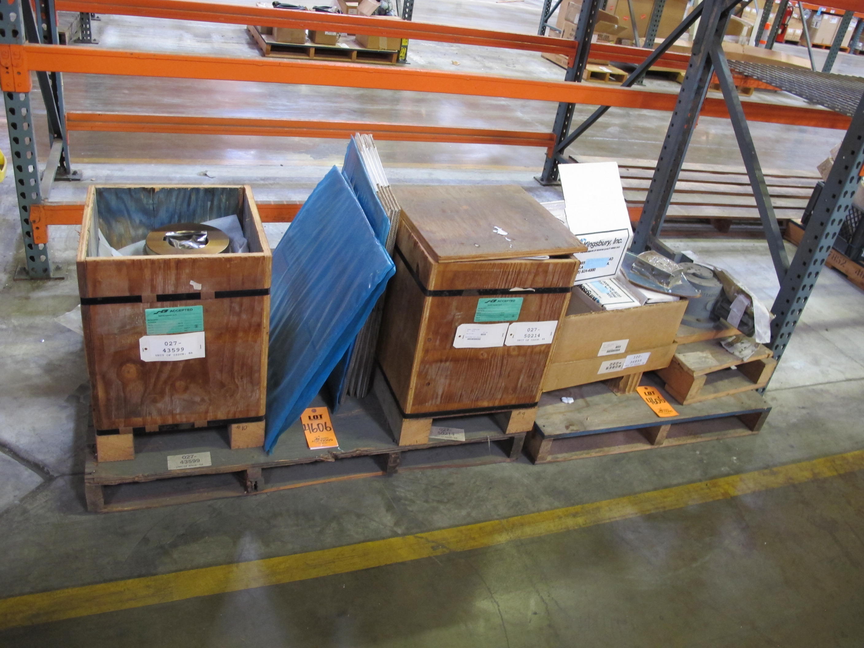 LOT TO INCLUDE: (4 BOXES, 2 PER BOX) KINGSBURY INC THRUST SHOES, OPERATOR, MANUAL KIND. VITON SEALS AND ELECTRIC ACTUATOR ADAPTER TYPE HOBC, (1) COUPLING, (1) COUPLING. TROLLEY WHEEL AXLE AND FLOATING SHAFT, 1ST HUB BORE 4.6215" (+0.0015"/-0.0000"), 1-1/4" X 5/8" KEYWAY, 2ND HUB BORE 3.9975" (+0.001"/-0.000"). LOADING & HANDLING FEE $15-4606
